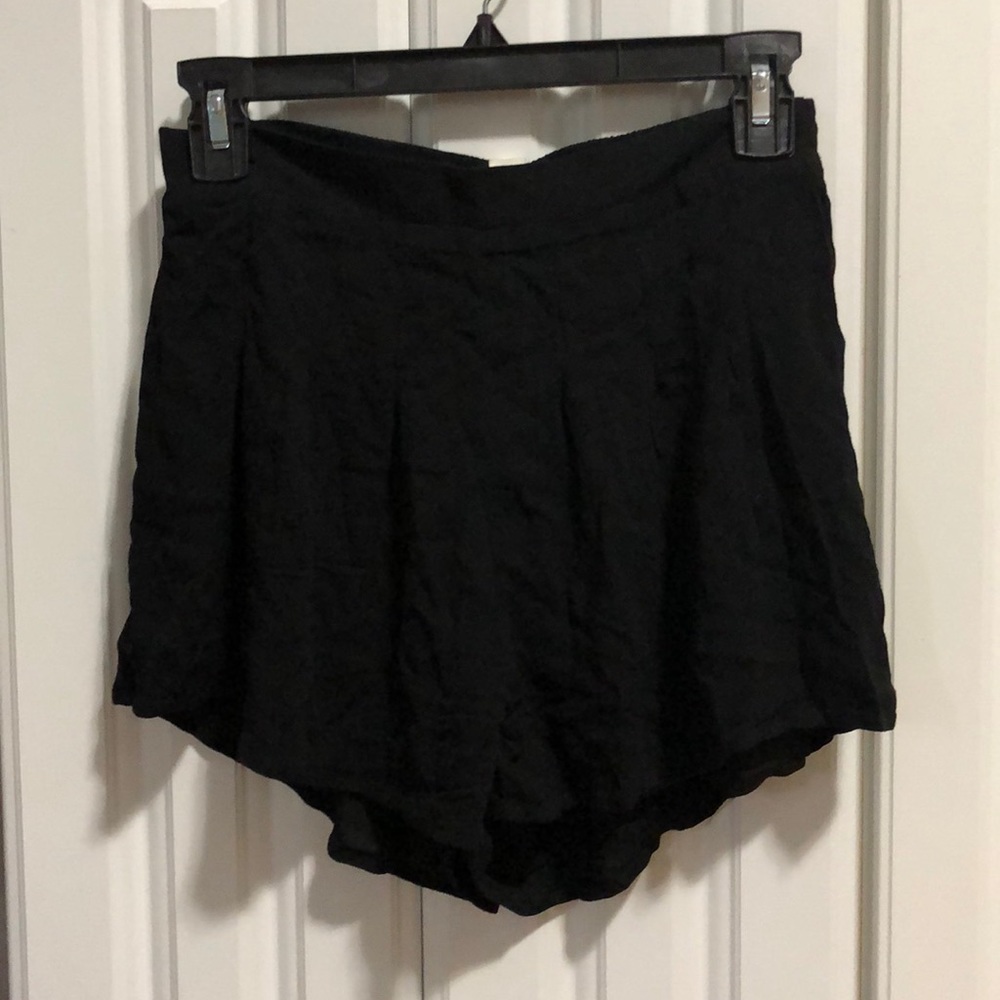 Black pleated shorts